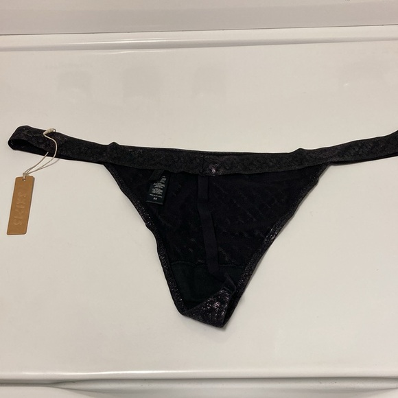 🖤🖤 SKIMS THONG 🖤🖤 - Picture 3 of 6